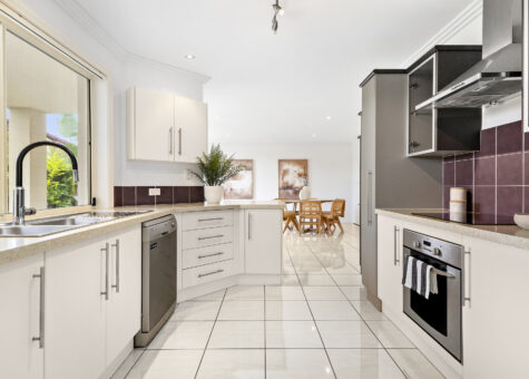 2/1 Laguna Place