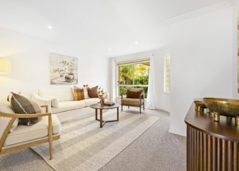 2/1 Laguna Place