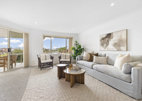 2/1 Laguna Place