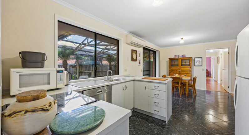 87 Marie Crescent, Wendouree VIC 3355