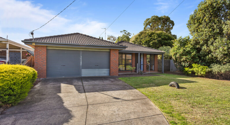 87 Marie Crescent, Wendouree VIC 3355