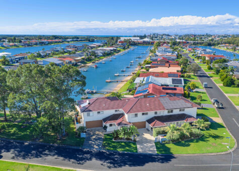 2/1 Laguna Place
