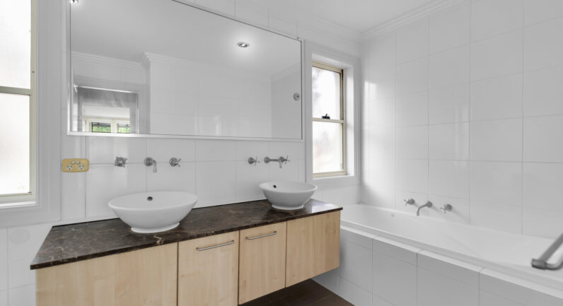 10 Jane Jarvis Way, Macquarie Links NSW 2565