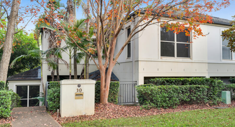 10 Jane Jarvis Way, Macquarie Links NSW 2565