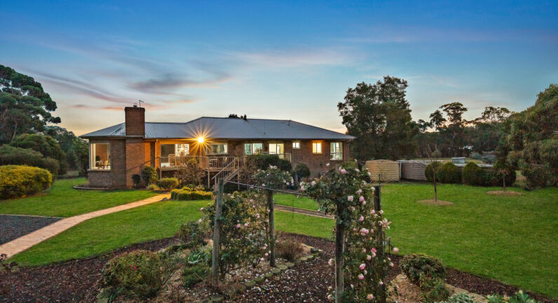 323 Sandys Hill Road, Durham Lead VIC 3352