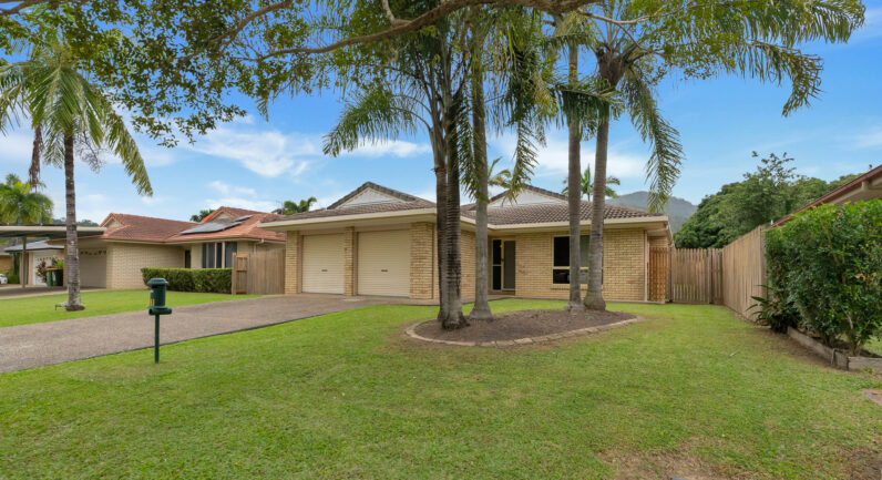 11 Obersky Close, Brinsmead QLD 4870