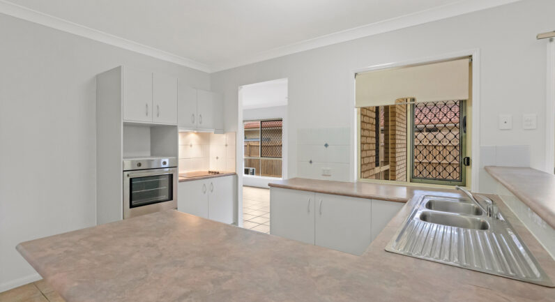 11 Obersky Close, Brinsmead QLD 4870