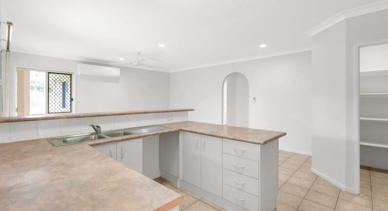 11 Obersky Close, Brinsmead QLD 4870
