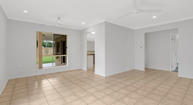 11 Obersky Close, Brinsmead QLD 4870