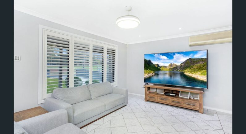 54 Mackenzie Boulevard, Seven Hills NSW 2147