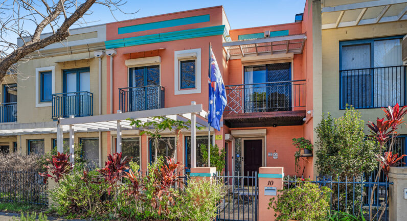 10 Centennial Drive, Campbelltown NSW 2560