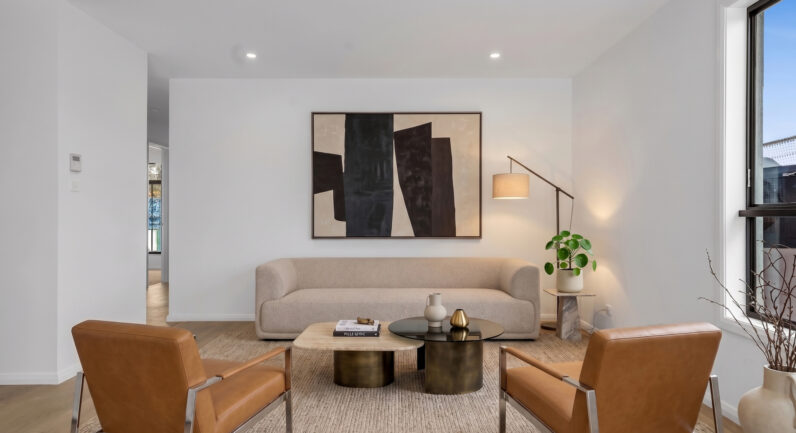 8 Clarence Street, Oran Park NSW 2570