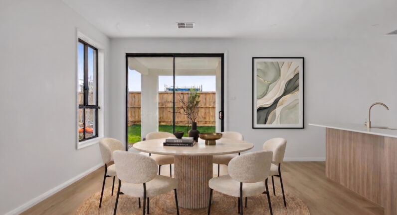8 Clarence Street, Oran Park NSW 2570