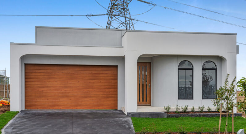 8 Clarence Street, Oran Park NSW 2570