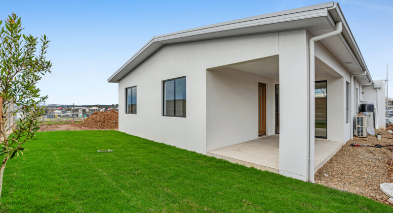 8 Clarence Street, Oran Park NSW 2570