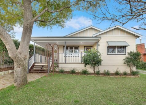 4 Oakes Road