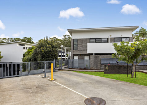 20/4 Highfields Circuit
