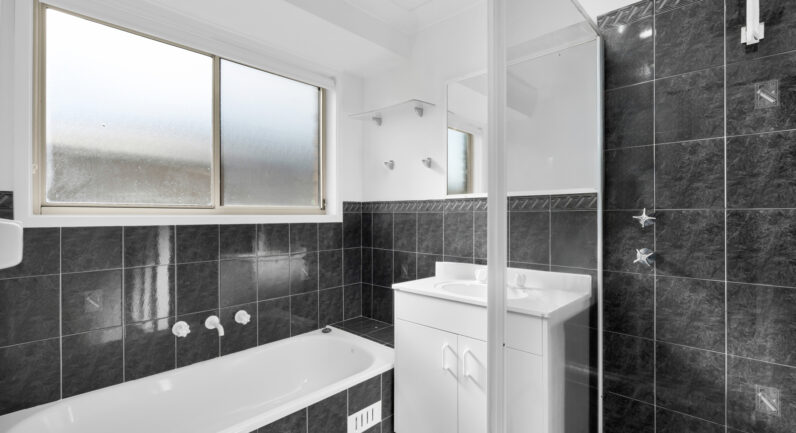 60 St Helens Park Drive, St Helens Park NSW 2560