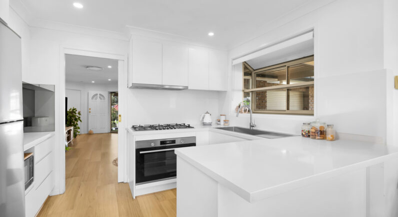 60 St Helens Park Drive, St Helens Park NSW 2560