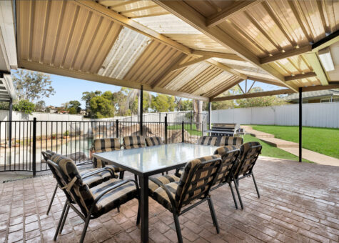 60 St Helens Park Drive