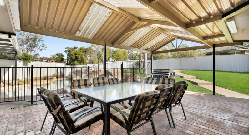 60 St Helens Park Drive, St Helens Park NSW 2560