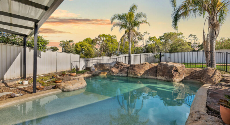 60 St Helens Park Drive, St Helens Park NSW 2560