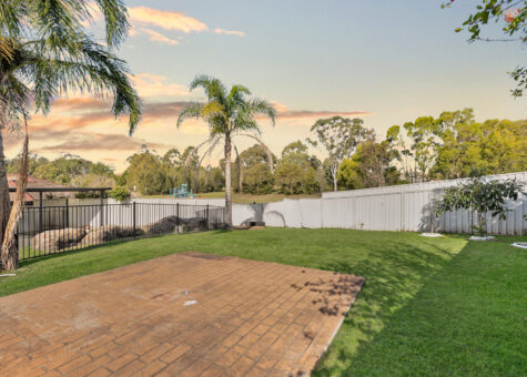 60 St Helens Park Drive