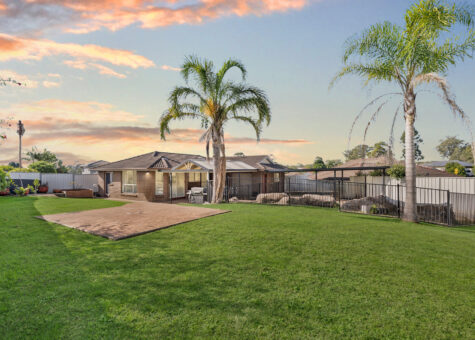 60 St Helens Park Drive