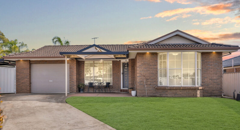 60 St Helens Park Drive, St Helens Park NSW 2560