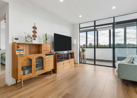 702/10 Waterview Drive