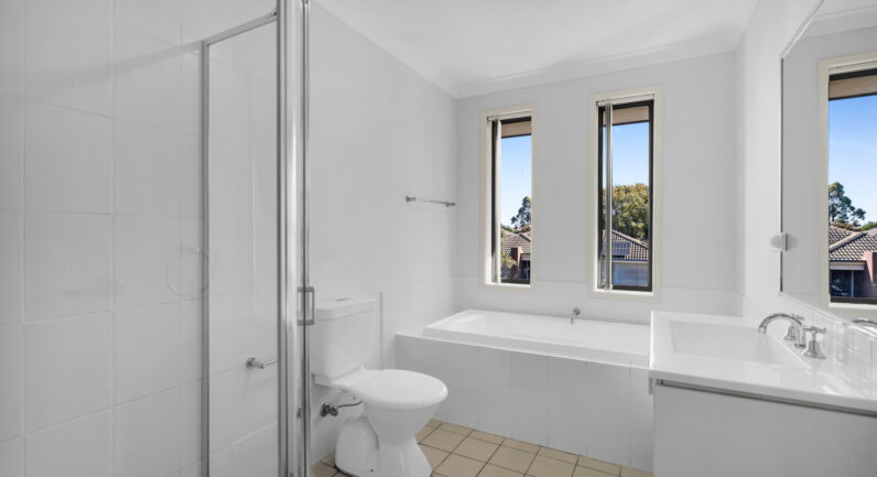 76 Minorca Circuit, Spring Farm NSW 2570