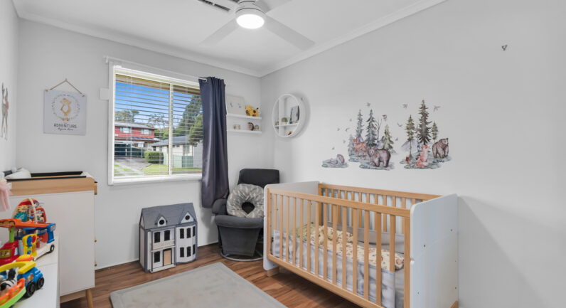 33 Pinaroo Crescent, Bradbury NSW 2560