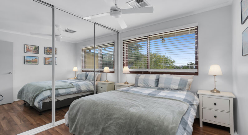 33 Pinaroo Crescent, Bradbury NSW 2560