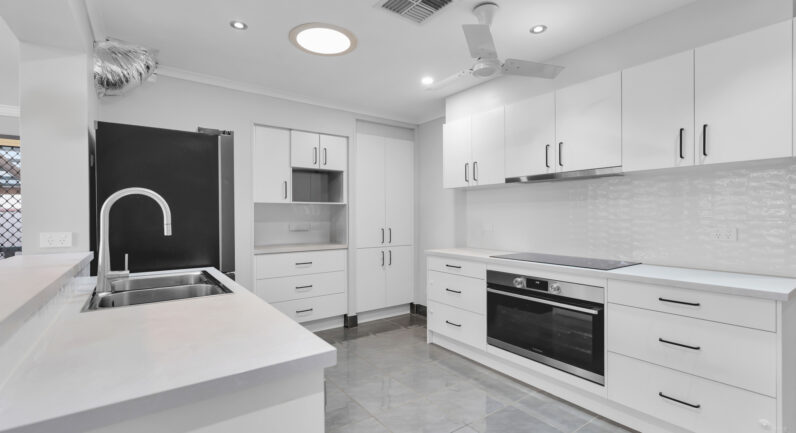 33 Pinaroo Crescent, Bradbury NSW 2560