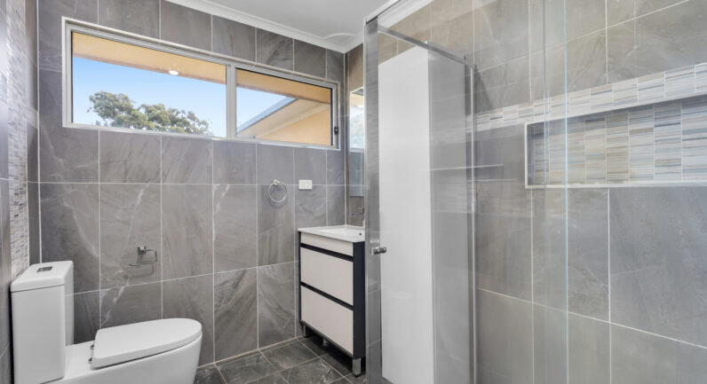 33 Pinaroo Crescent, Bradbury NSW 2560