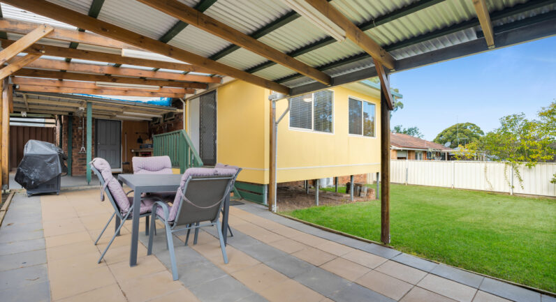 33 Pinaroo Crescent, Bradbury NSW 2560