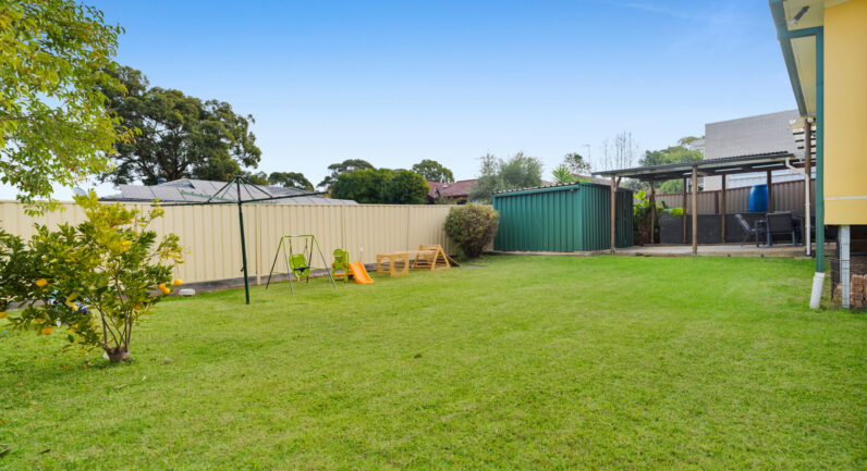 33 Pinaroo Crescent, Bradbury NSW 2560