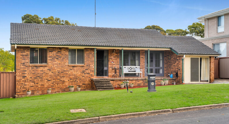 33 Pinaroo Crescent, Bradbury NSW 2560