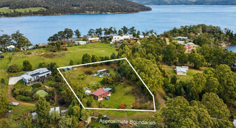 23 Glovers Road, Deep Bay TAS 7112