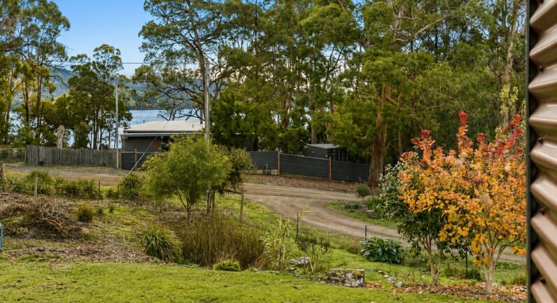 23 Glovers Road, Deep Bay TAS 7112
