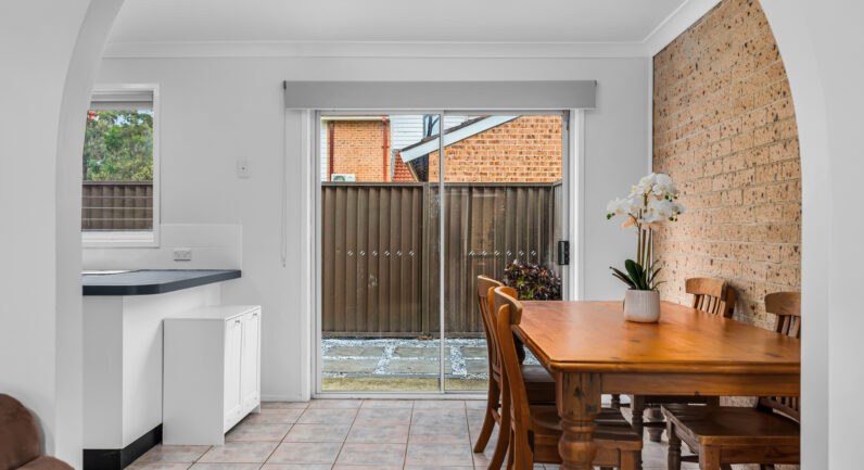 8/11 Mundarda Place, St Helens Park NSW 2560