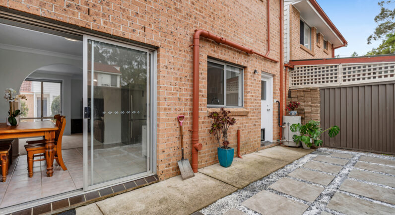 8/11 Mundarda Place, St Helens Park NSW 2560