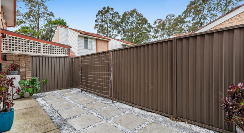 8/11 Mundarda Place, St Helens Park NSW 2560