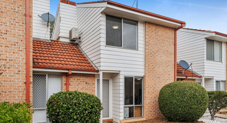 8/11 Mundarda Place, St Helens Park NSW 2560