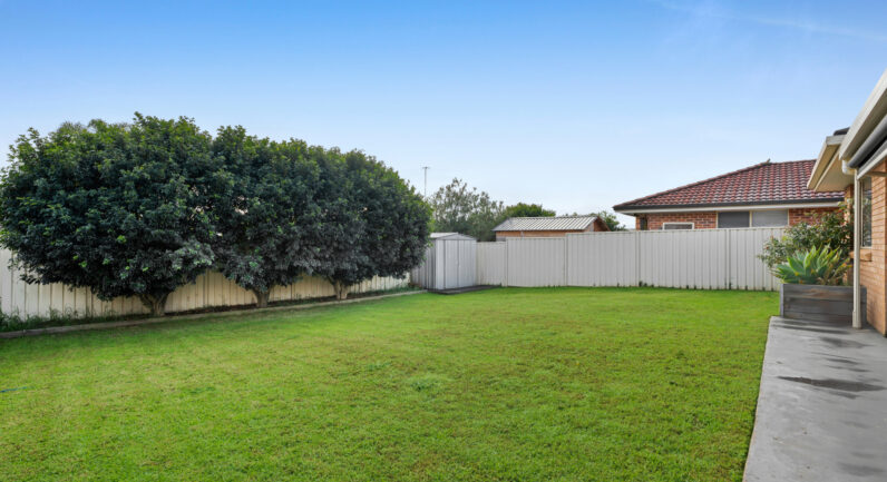 6 Gunn Place, St Helens Park NSW 2560