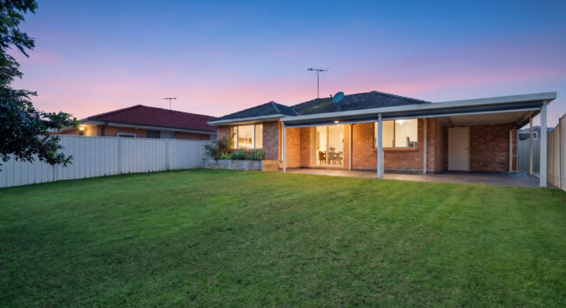 6 Gunn Place, St Helens Park NSW 2560