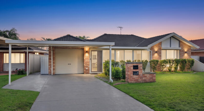 6 Gunn Place, St Helens Park NSW 2560