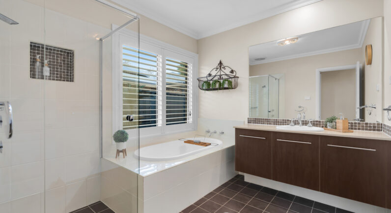 120 Macarthur Circuit, Camden Park NSW 2570