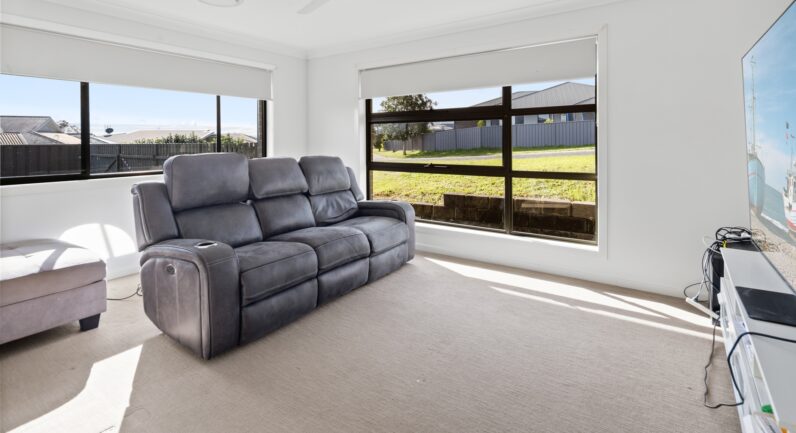 1 Prior Circuit, West Kempsey NSW 2440