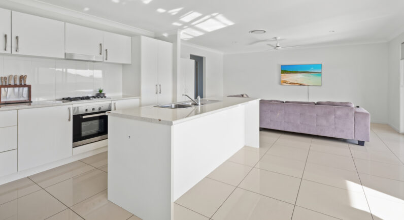 1 Prior Circuit, West Kempsey NSW 2440